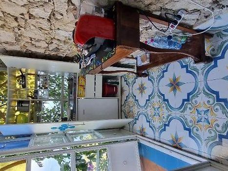 Kitchen...great fridge.